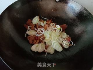 大葱炒腊肉的做法步骤：7