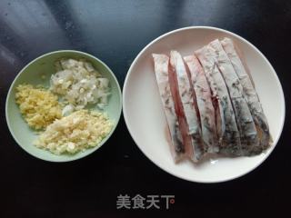 清蒸蒜蓉青鱼块的做法步骤：1