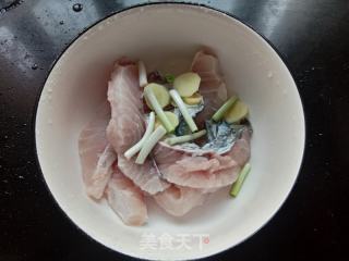 清蒸蒜蓉青鱼块的做法步骤：3
