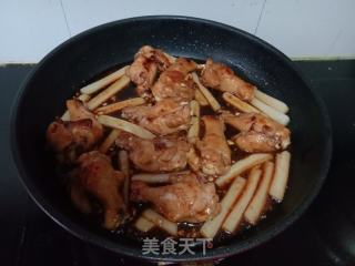 年糕烧鸡翅根的做法步骤：8