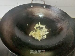 辣椒炒肥肠的做法步骤：2