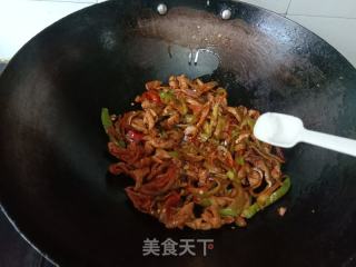 辣椒炒肥肠的做法步骤：6