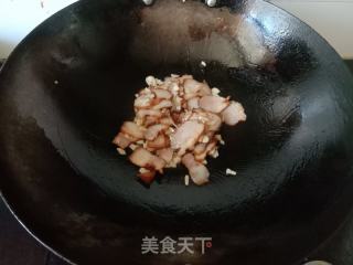 青椒炒卤肉的做法步骤：3