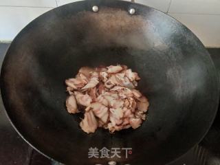 青椒大葱炒腊肉的做法步骤：2