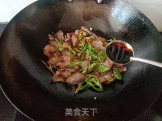 青椒大葱炒腊肉的做法步骤：5