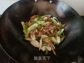 青椒大葱炒腊肉的做法步骤：6
