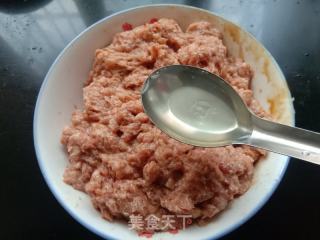 胡萝卜猪肉煎饺的做法步骤：3