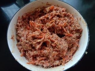 胡萝卜猪肉煎饺的做法步骤：4