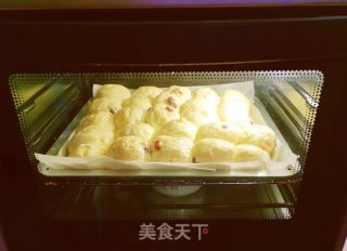 果干酸奶小面包的做法步骤：11