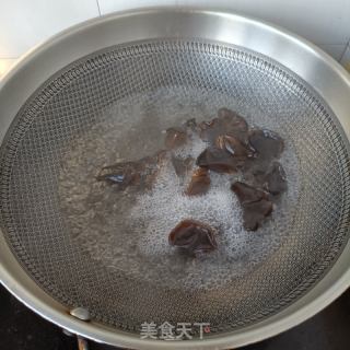 黄瓜木耳拌鲜虾的做法步骤：4