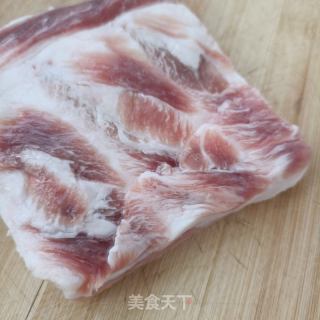 简易版回锅肉炒茄子的做法步骤：1
