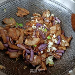 简易版回锅肉炒茄子的做法步骤：24