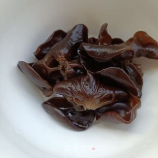 黄瓜木耳拌牛肉的做法步骤：4