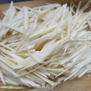 牛肉炒茭白的做法步骤：2
