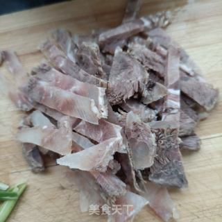 牛肉炒茭白的做法步骤：3