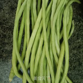 腊肉炒豆角的做法步骤：1