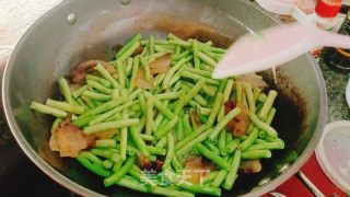 腊肉炒豆角的做法步骤：7