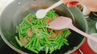 腊肉炒豆角的做法步骤：8