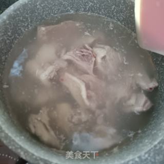 黑木耳焖老鸭的做法步骤：3