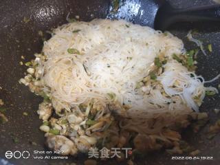 蛤蜊炒粉丝的做法步骤：5