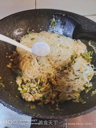 蛤蜊炒粉丝的做法步骤：6