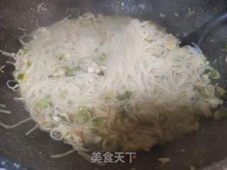 蛤蜊炒粉丝的做法步骤：7
