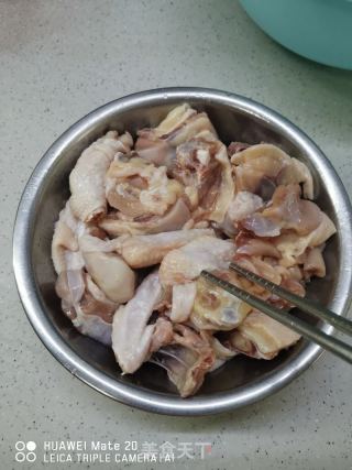 黄皮焖鸡的做法步骤：1
