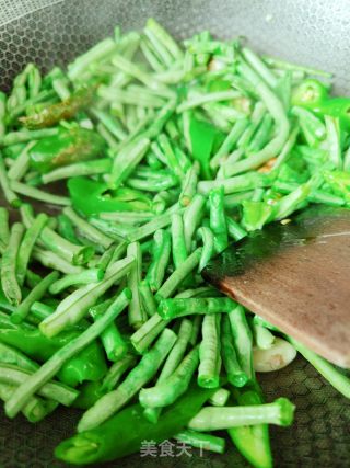 茄子炒豆角的做法步骤：6