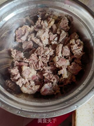 砂锅萝卜烧牛肉的做法步骤：1