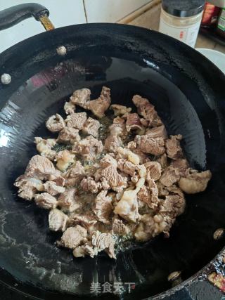砂锅萝卜烧牛肉的做法步骤：3