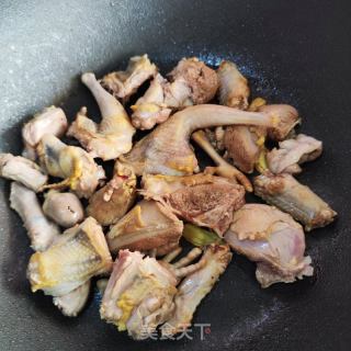 菌菇炖鸽子的做法步骤：3