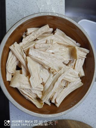 肉沫蒸腐竹的做法步骤：1