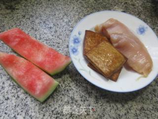 香干鸡胸肉炒西瓜皮的做法步骤：1