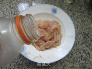 香干鸡胸肉炒西瓜皮的做法步骤：5