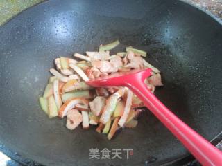 香干鸡胸肉炒西瓜皮的做法步骤：12
