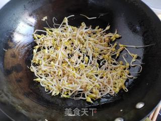绿豆芽韭菜炒鸡蛋的做法步骤：5