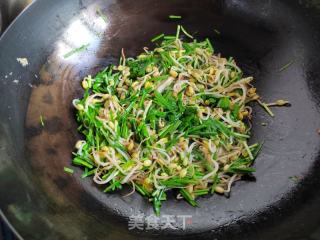 绿豆芽韭菜炒鸡蛋的做法步骤：6