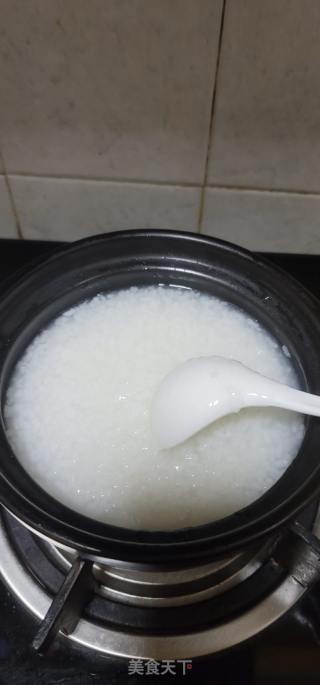 生滚枸杞叶瘦肉粥的做法步骤：3
