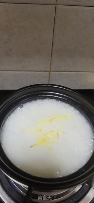 生滚枸杞叶瘦肉粥的做法步骤：4