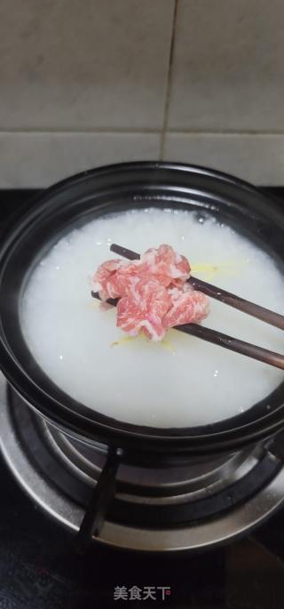 生滚枸杞叶瘦肉粥的做法步骤：5