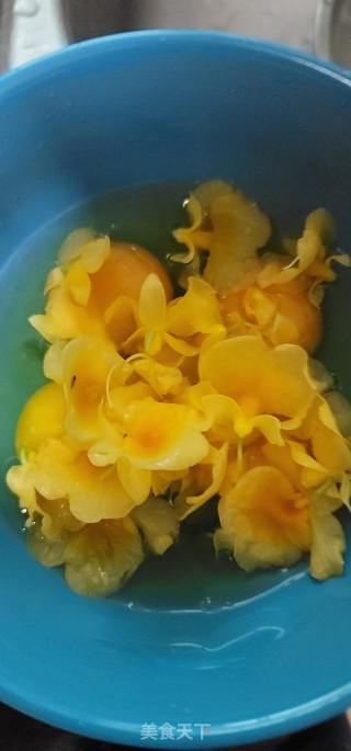鲜花菜脯煎蛋的做法步骤：4