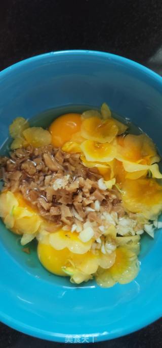 鲜花菜脯煎蛋的做法步骤：5