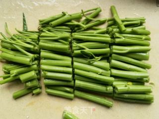 煎蛋炒空心菜梗的做法步骤：1