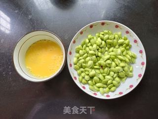毛豆炒鸡蛋的做法步骤：1