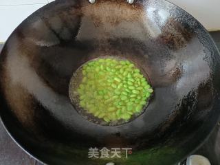 毛豆炒鸡蛋的做法步骤：3