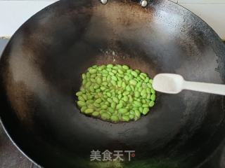 毛豆炒鸡蛋的做法步骤：4