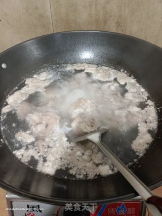 炖猪蹄的做法步骤：1