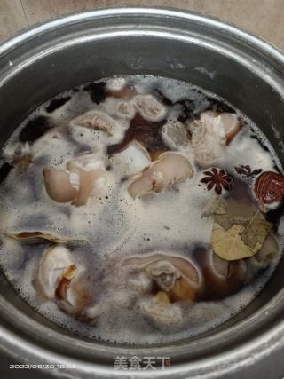 炖猪蹄的做法步骤：2