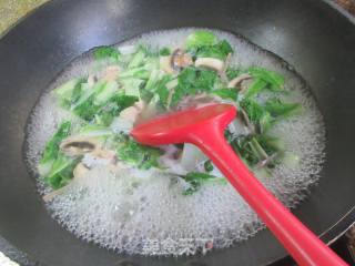 蘑菇毛毛菜荞麦面的做法步骤：5