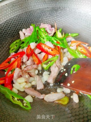 豆干炒肉的做法步骤：5